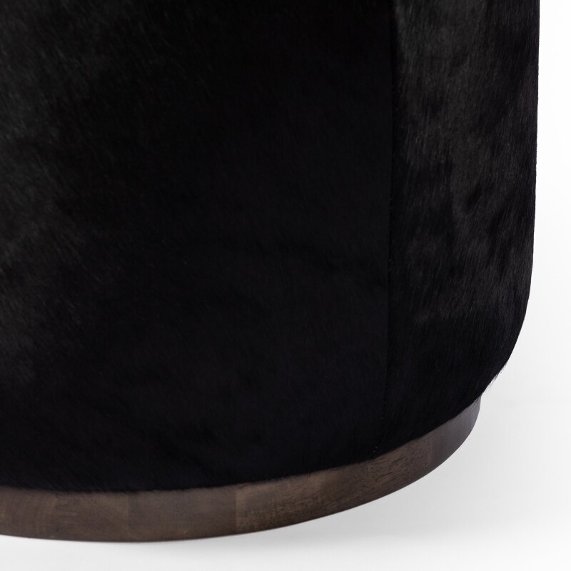 Sinclair Round Ottoman - 106074-015 106074015