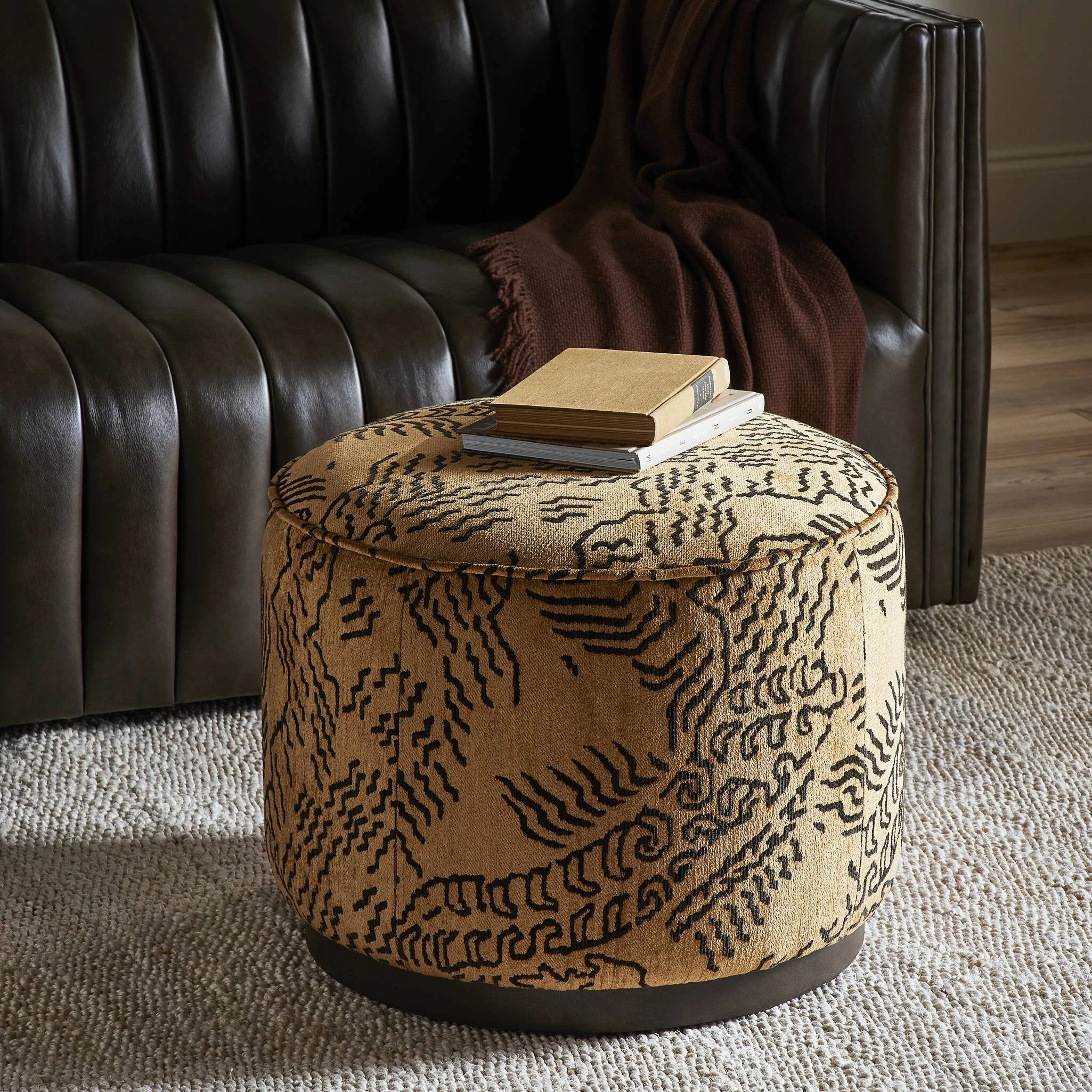 Sinclair Round Ottoman - 106074-021 106074021