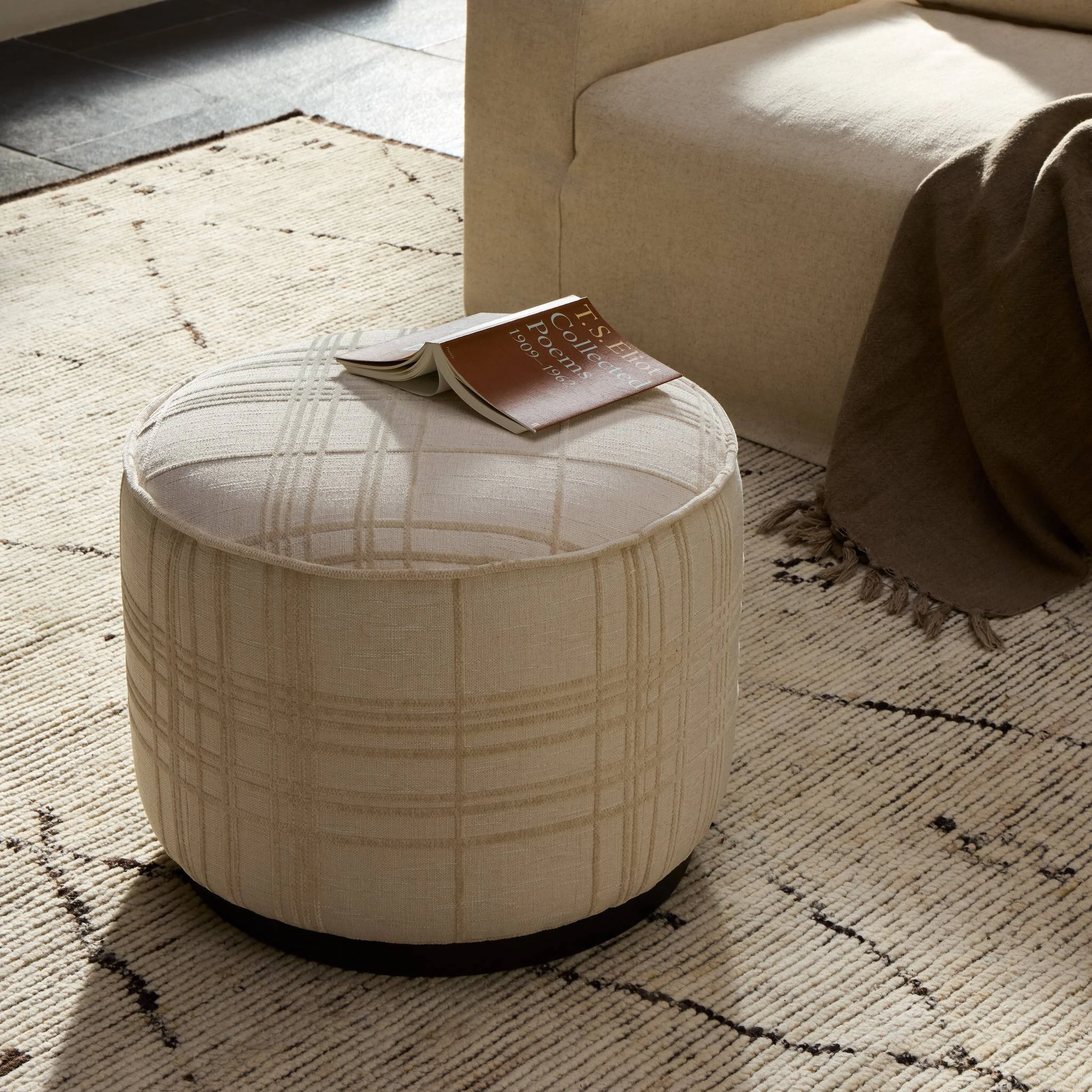 Sinclair Round Ottoman - 106074-022 106074022