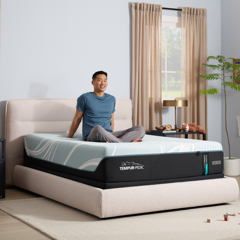 TEMPUR-LuxeAdapt® Medium Hybrid King 10728261