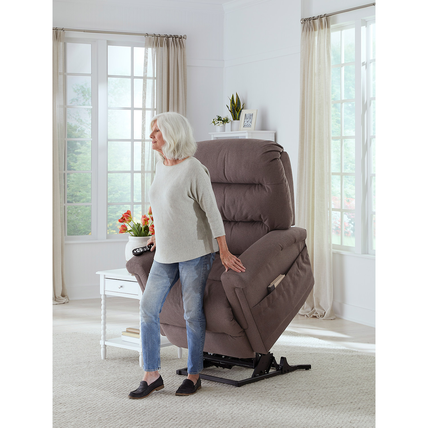 Metis - Medium Sized Lift Recliner Featuring Infinite Positions Including Zero Gravity - 11MZ13 11MZ13