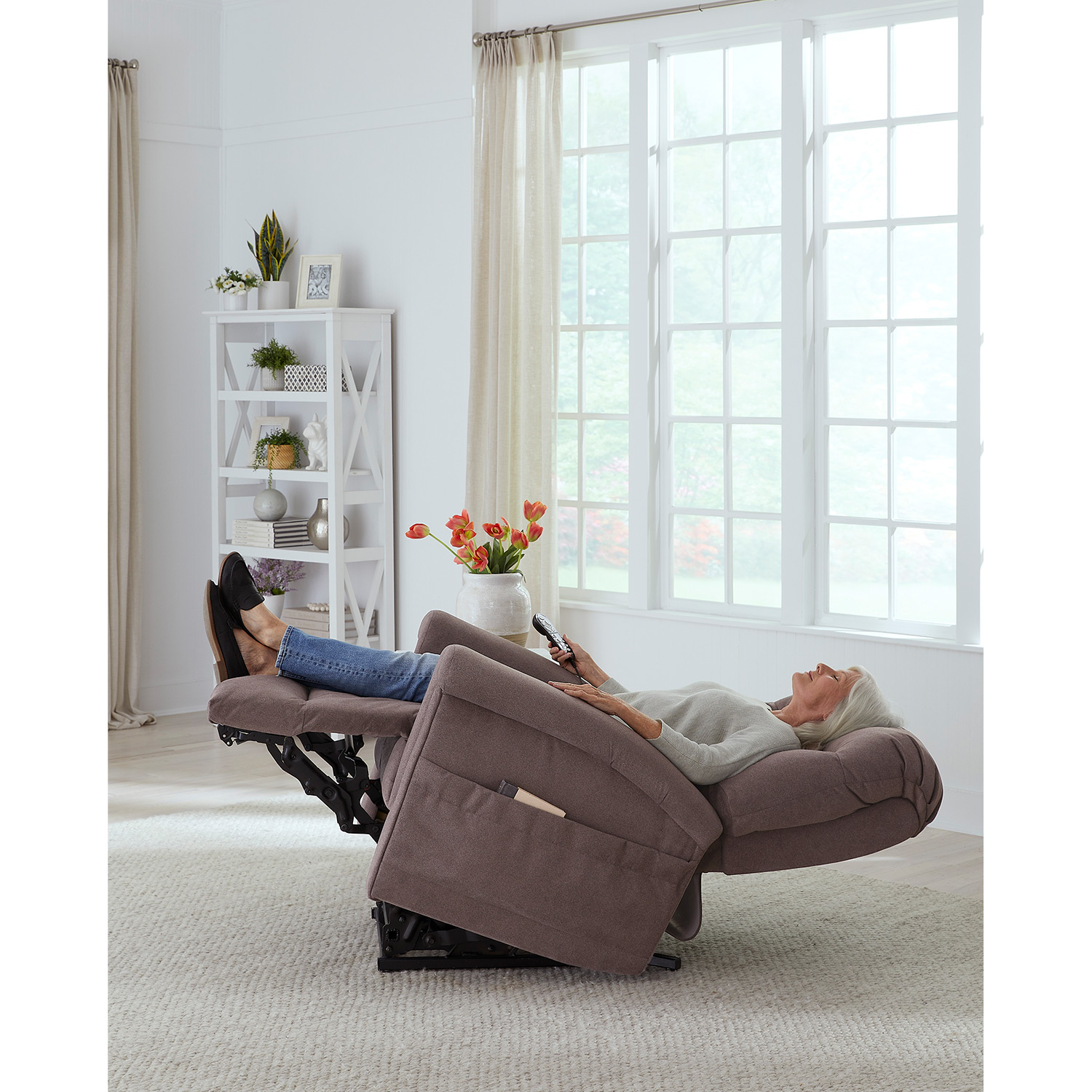 Metis - Medium Sized Lift Recliner Featuring Infinite Positions Including Zero Gravity - 11MZ13 11MZ13