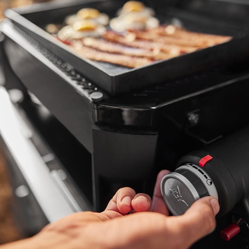 Weber Traveler® 17” Tabletop Griddle 1500012