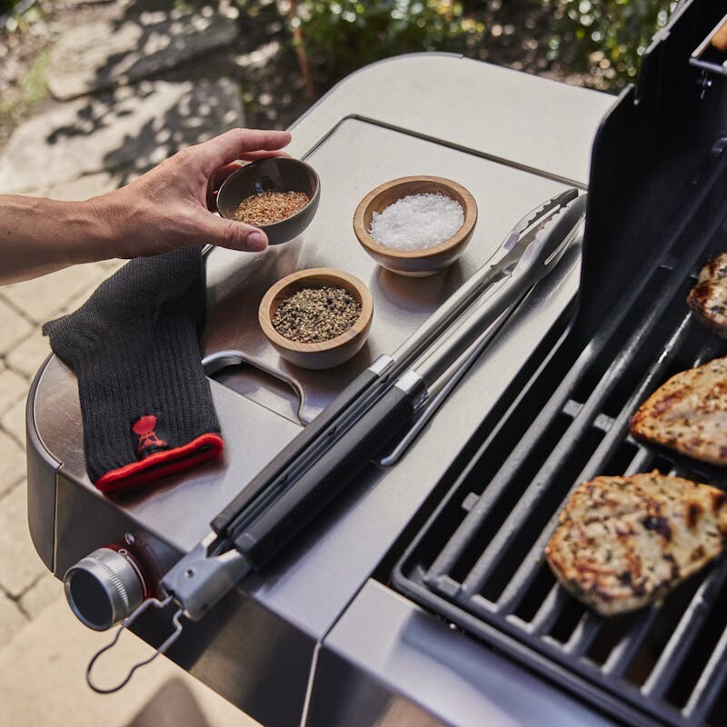Genesis E-335 Gas Grill (Natural Gas) view 3