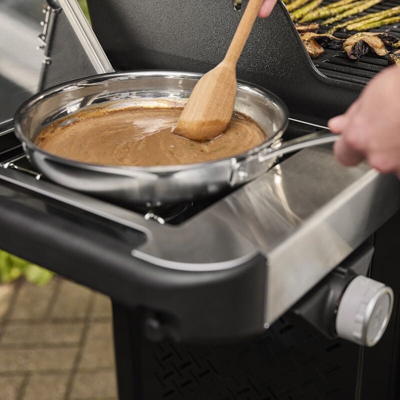 Spirit® E-435 Gas Grill (Natural Gas) view 7