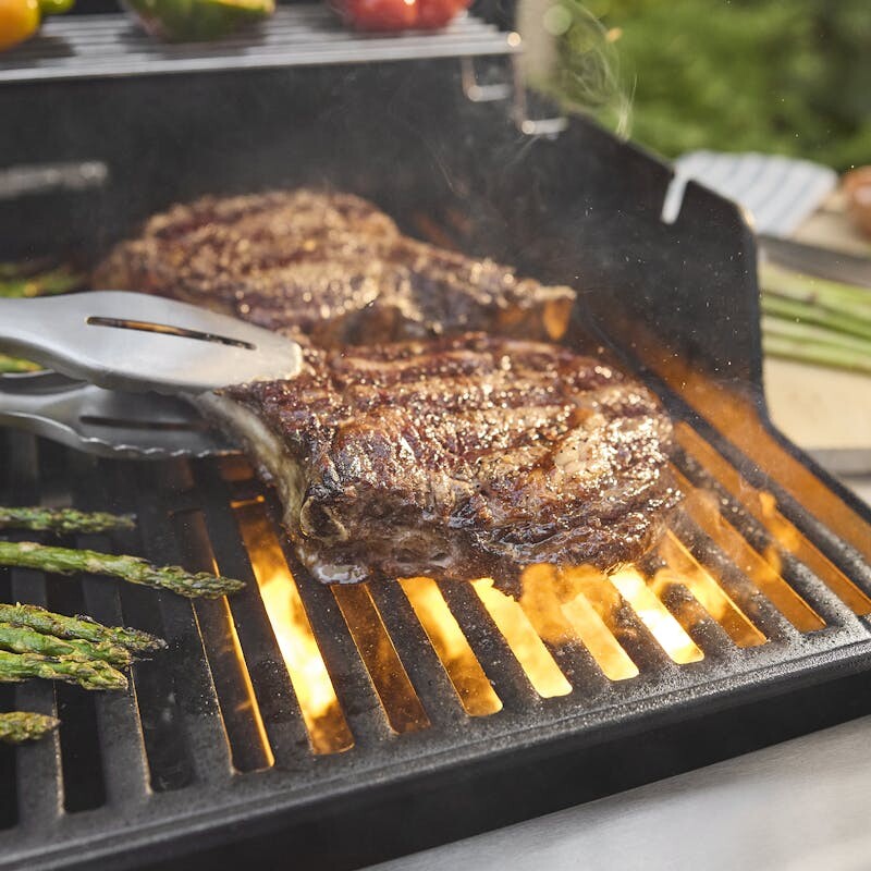 Spirit® E-325 Gas Grill (Natural Gas) view 8