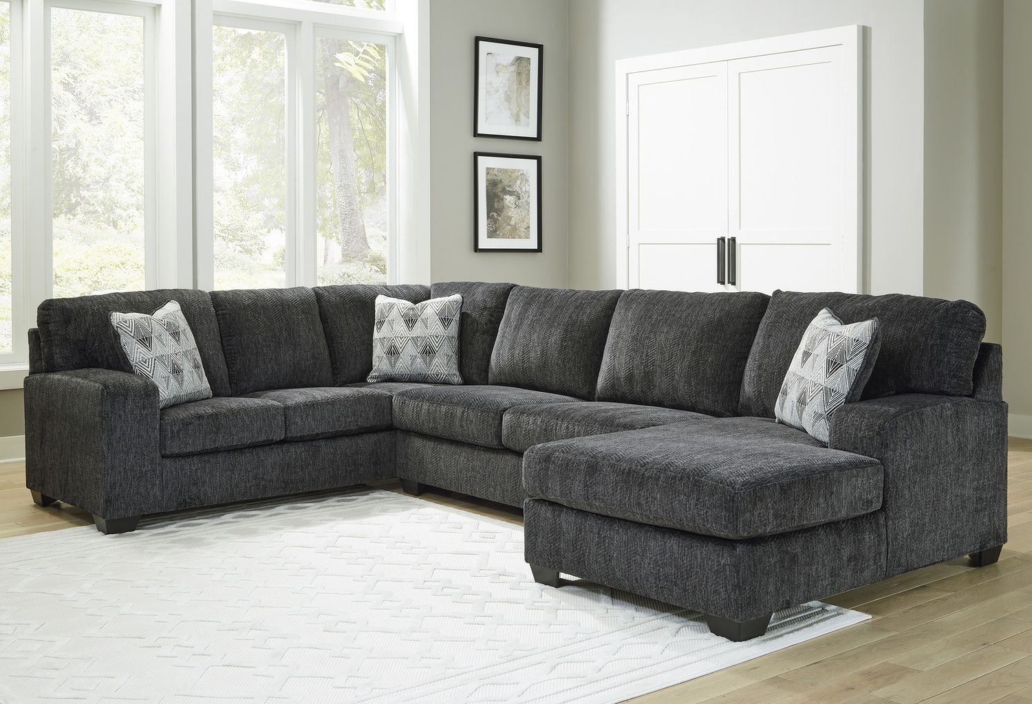 Hollyview 3-Piece Sectional with Chaise In Shadow 15205S1