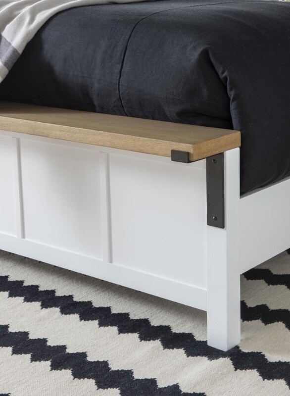 1561 Franklin BR Complete Two Tone Panel Bed Queen 5/0 15614205K