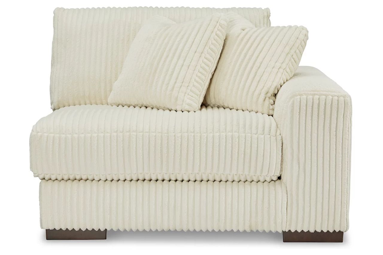 Lindyn 3-Piece RAF Sectional With Chaise In Ivory 21104S12