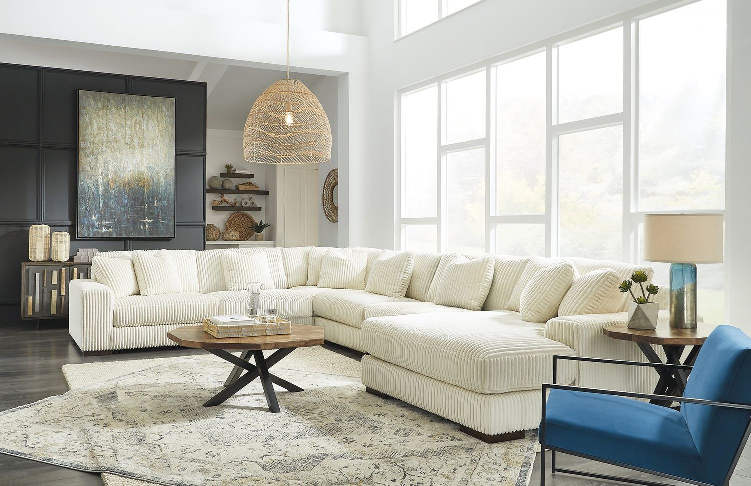 Lindyn 6-Piece Sectional In Ivory 21104S19
