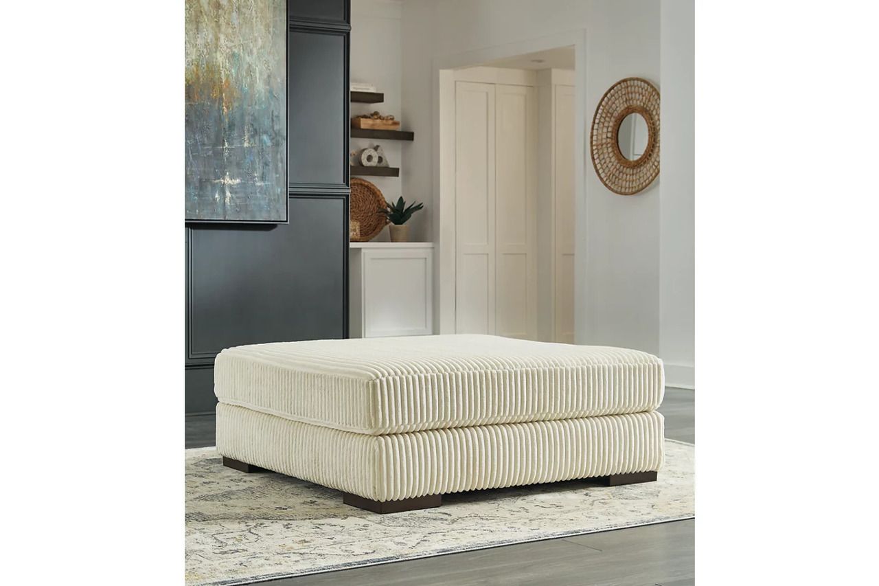 Lindyn 2-Piece RAF Chaise Sectional In Ivory 21104S4