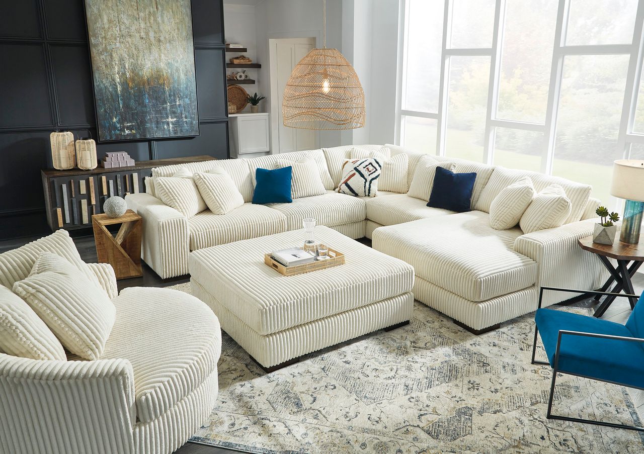 Lindyn 2-Piece RAF Chaise Sectional In Ivory 21104S4