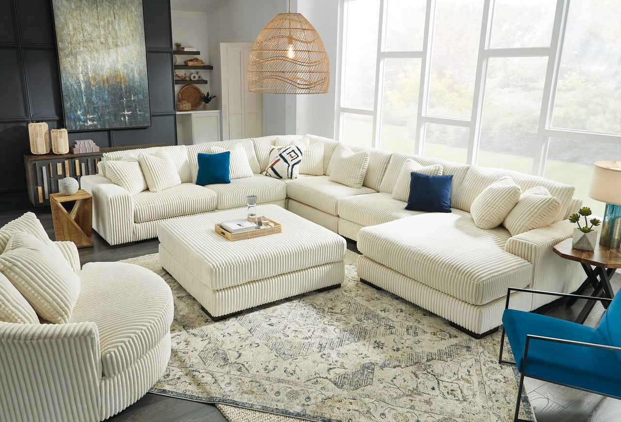 Lindyn 2-Piece RAF Chaise Sectional In Ivory 21104S4
