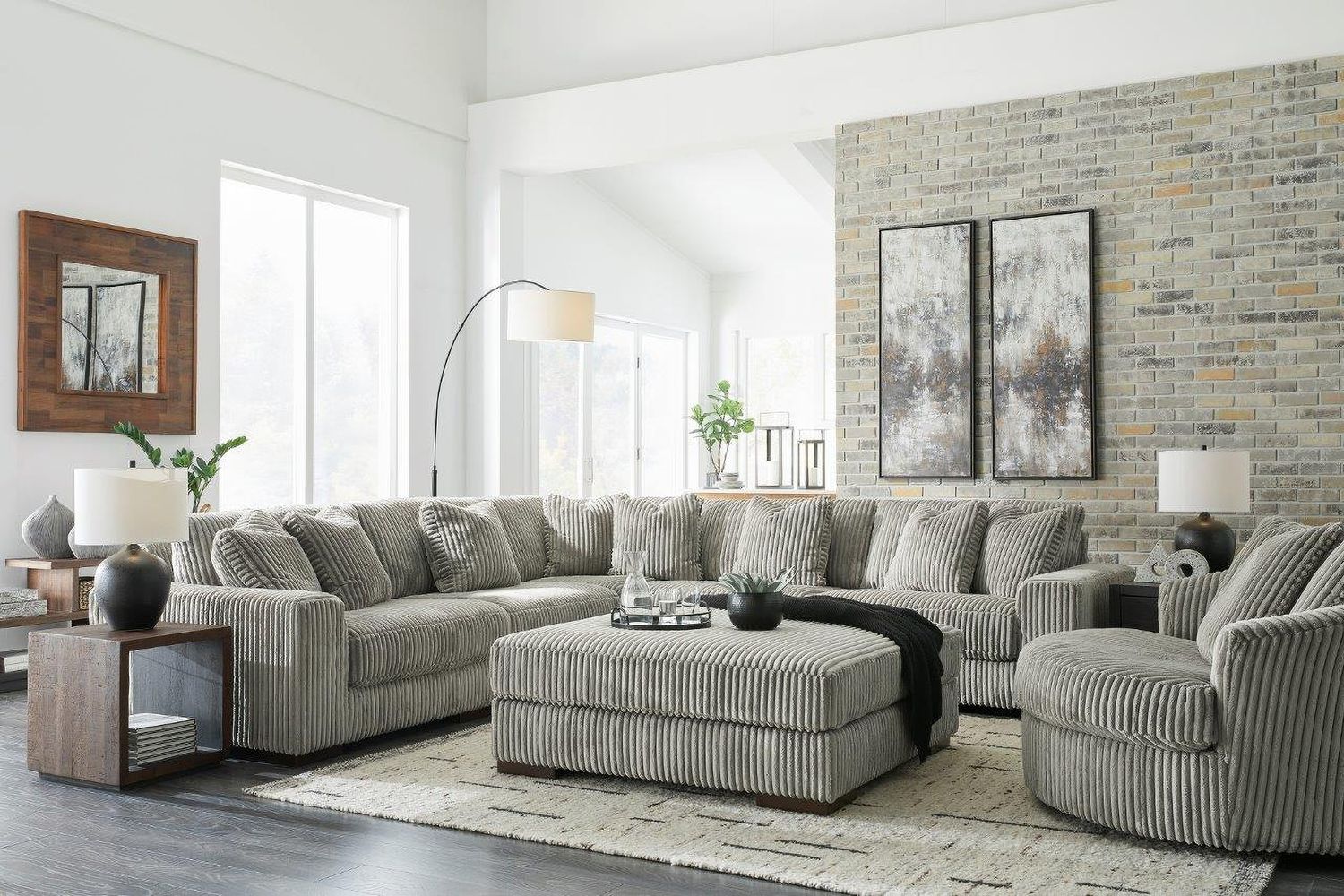 Lindyn Fog Oversized Swivel Accent Chair 2110521