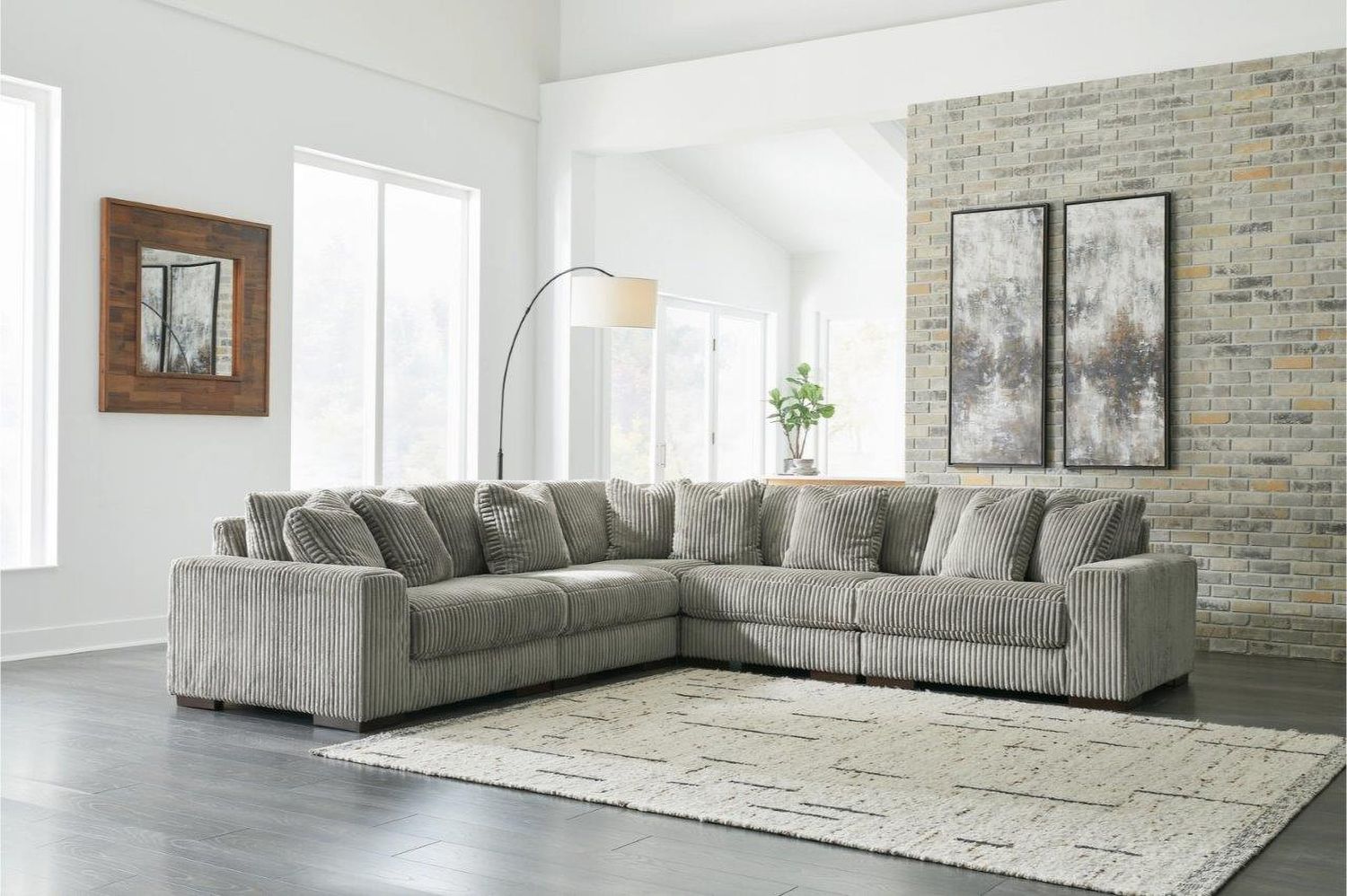 Lindyn 5-Piece Sectional In Fog 21105S5