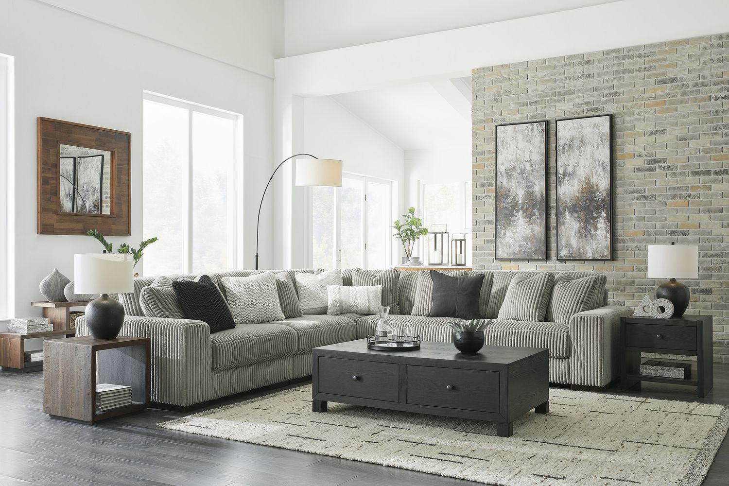 Lindyn 5-Piece Sectional In Fog 21105S5