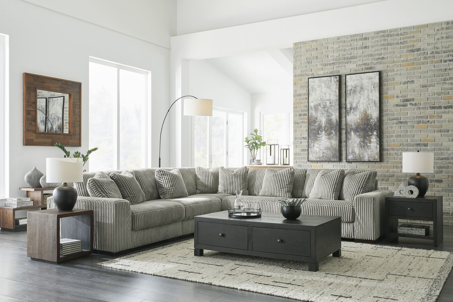 Lindyn 5-Piece Sectional In Fog 21105S5