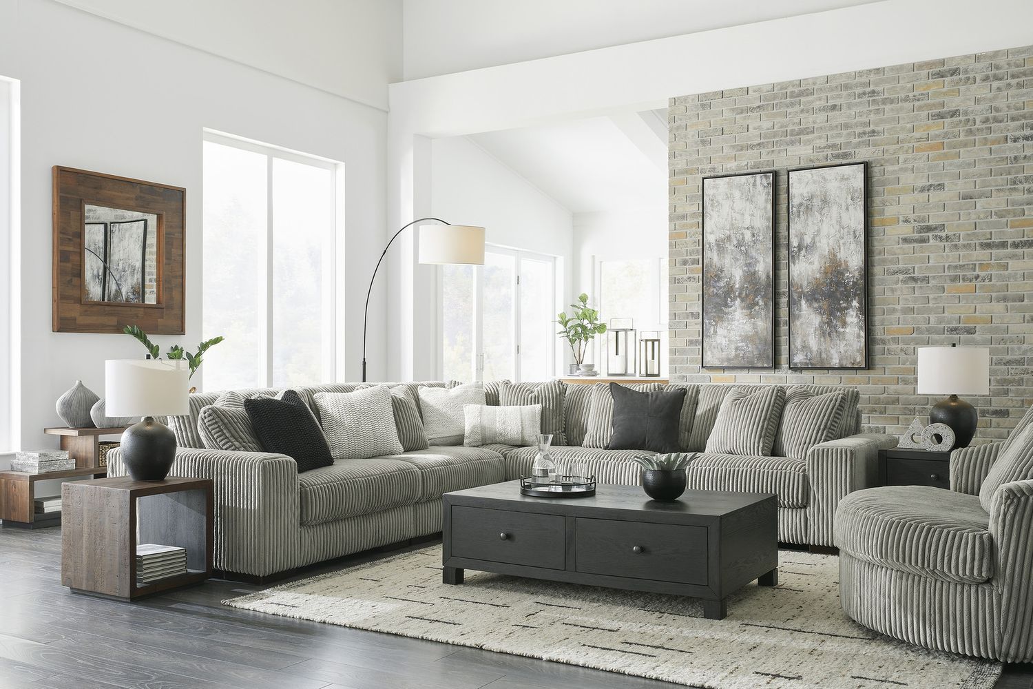 Lindyn 5-Piece Sectional In Fog 21105S5