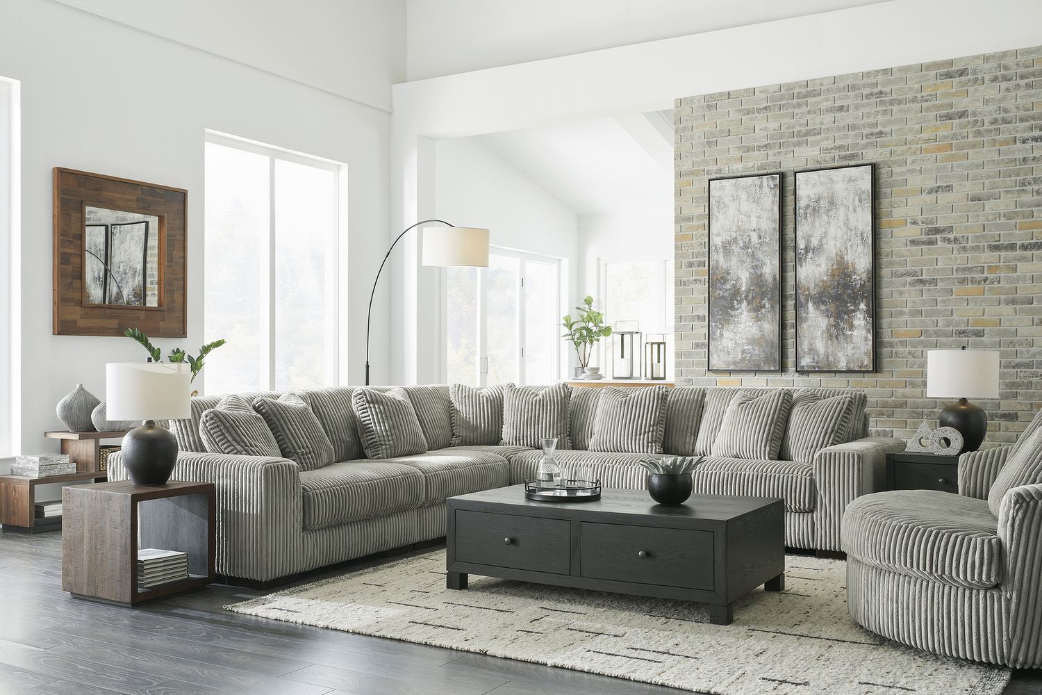 Lindyn 5-Piece Sectional In Fog 21105S5