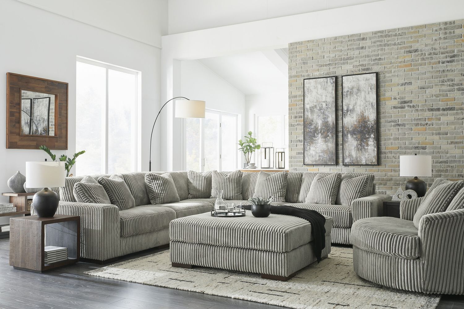 Lindyn 5-Piece Sectional In Fog 21105S5