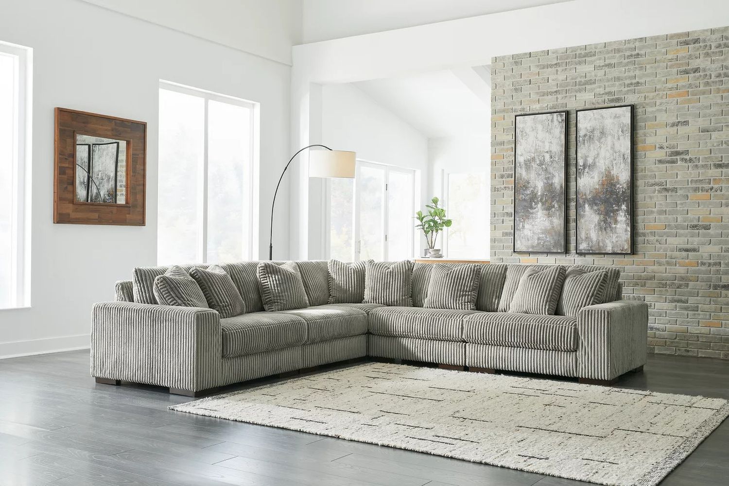 Lindyn 5-Piece Sectional and Ottoman In Fog 21105U2