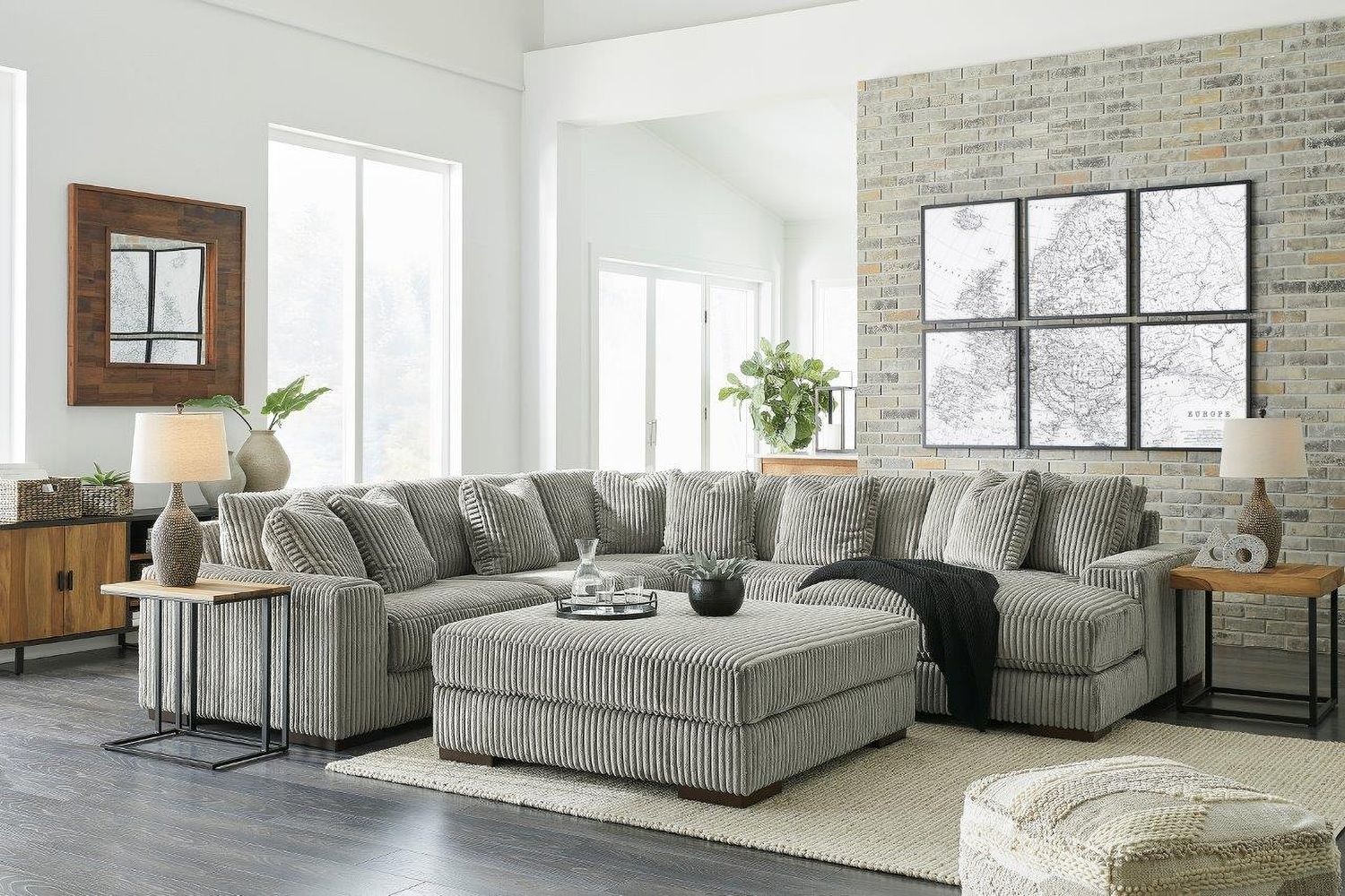 Lindyn 5-Piece LAF Sectional and Ottoman In Fog 21105U9