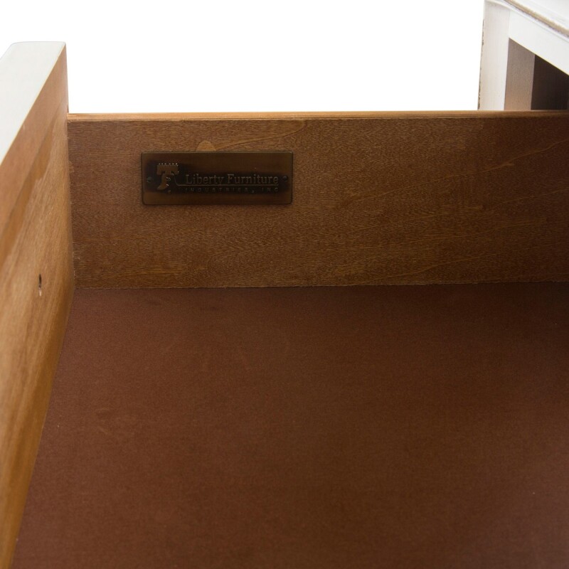 Magnolia Manor 5 Drawer Chest 244BR41