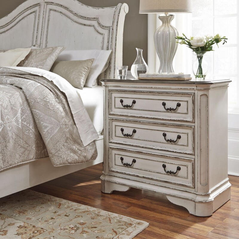 Magnolia Manor 3 Drawer Bedside Chest w/ Charging Station 244BR64