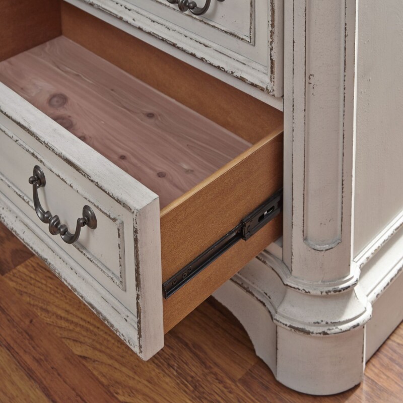 Magnolia Manor 3 Drawer Bedside Chest w/ Charging Station 244BR64