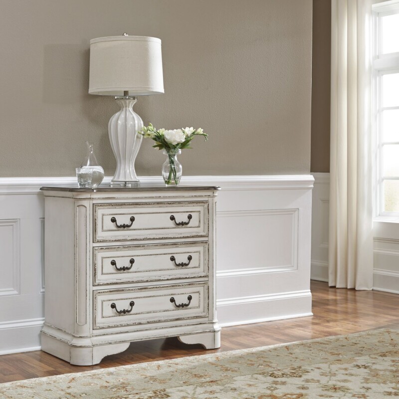 Magnolia Manor 3 Drawer Bedside Chest w/ Charging Station 244BR64
