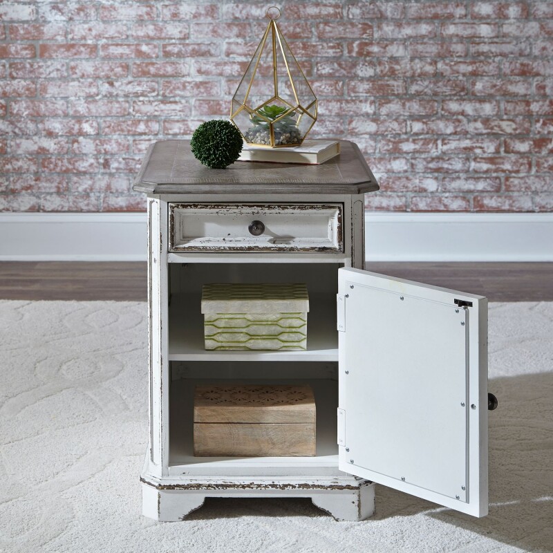 Magnolia Manor Chair Side Table 244OT1021