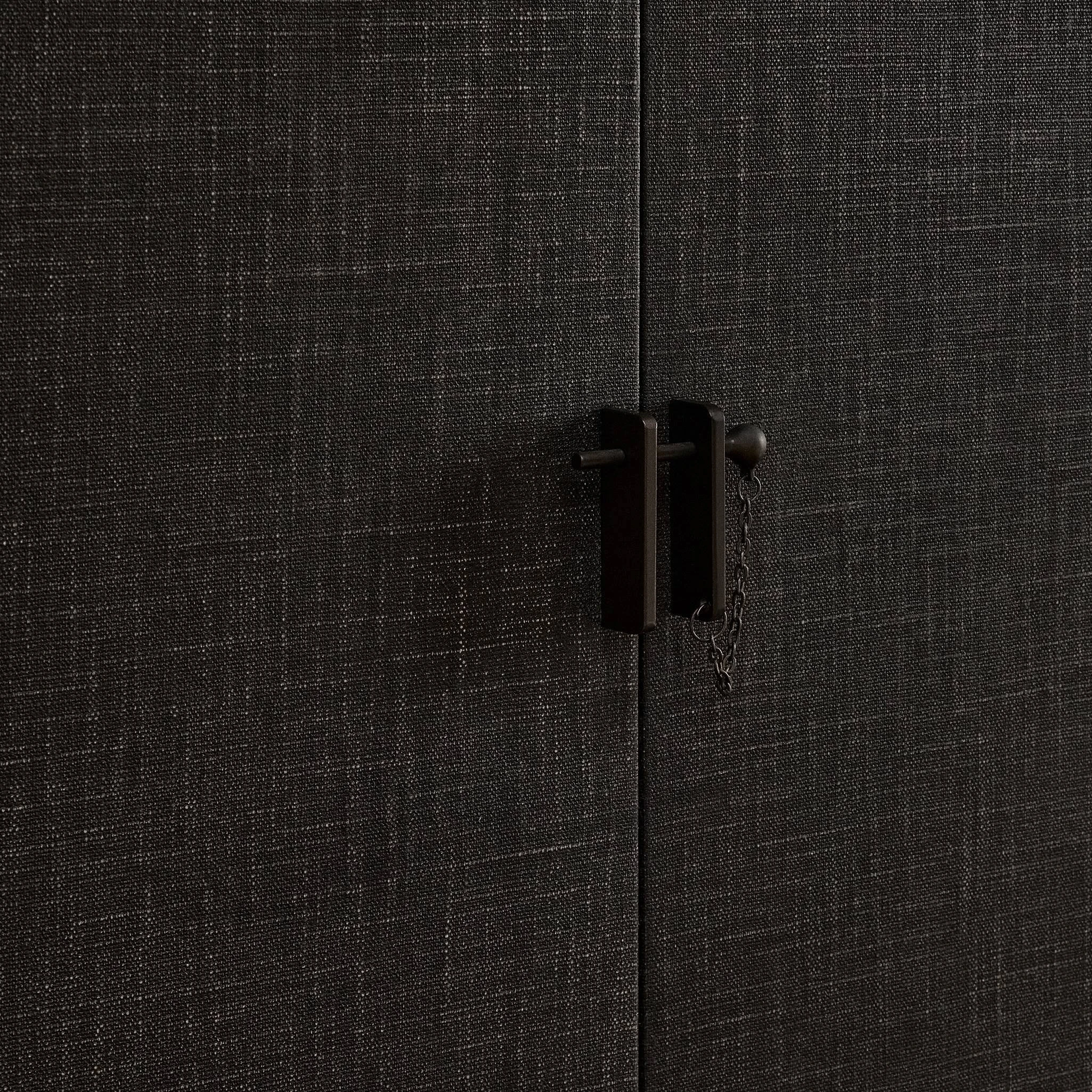 Berlin Cabinet - 251123-001 251123001