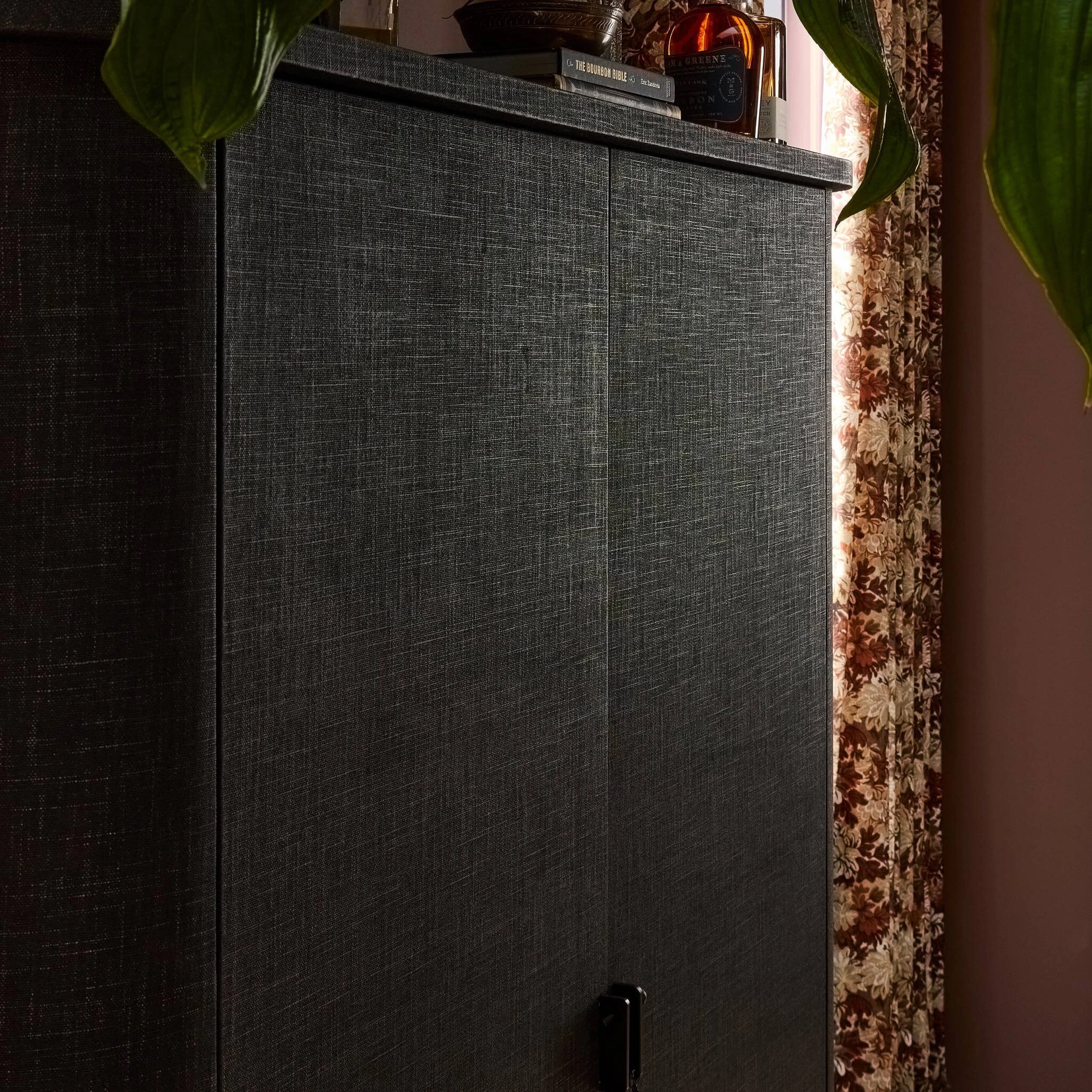 Berlin Cabinet - 251123-001 251123001