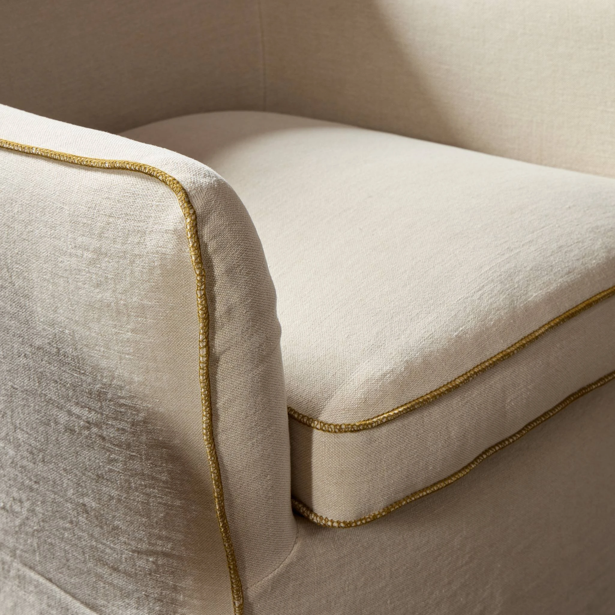 Devon Slipcover Swivel Chair - 251330-001 251330001