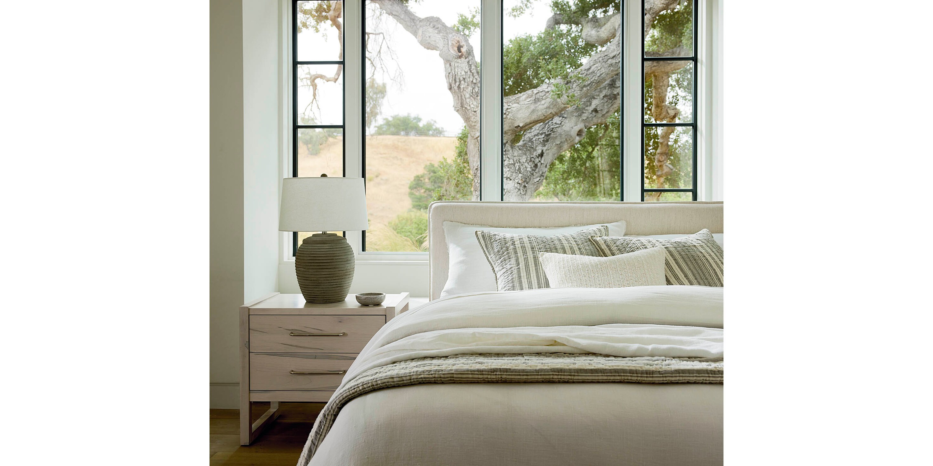 Madison Upholstered Bed 2829H16923