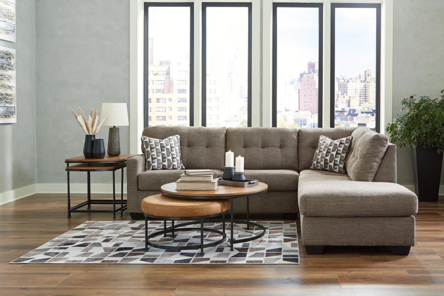 Mahoney 2-Piece RAF Sectional with Chaise In Chocolate 31005S2