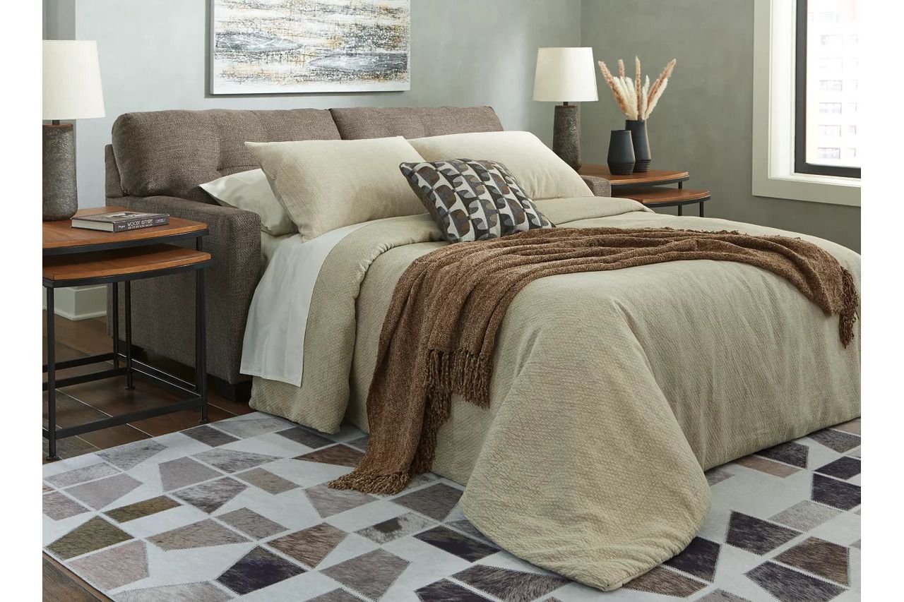 Mahoney Living Room Set In Chocolate 31005U1