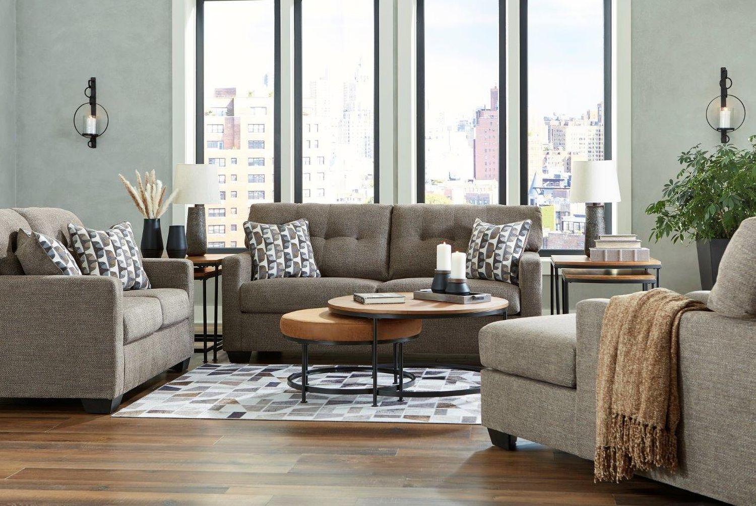 Mahoney Living Room Set In Chocolate 31005U1