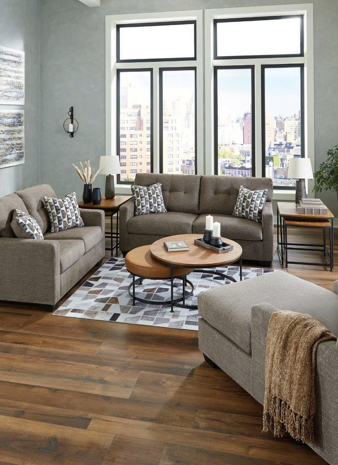 Mahoney Living Room Set In Chocolate 31005U1