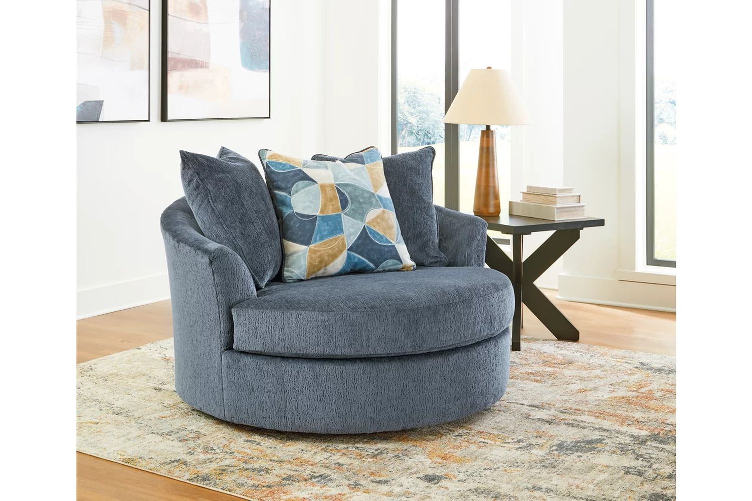 Maxon Place Oversized Swivel Accent Chair In Navy 3300321