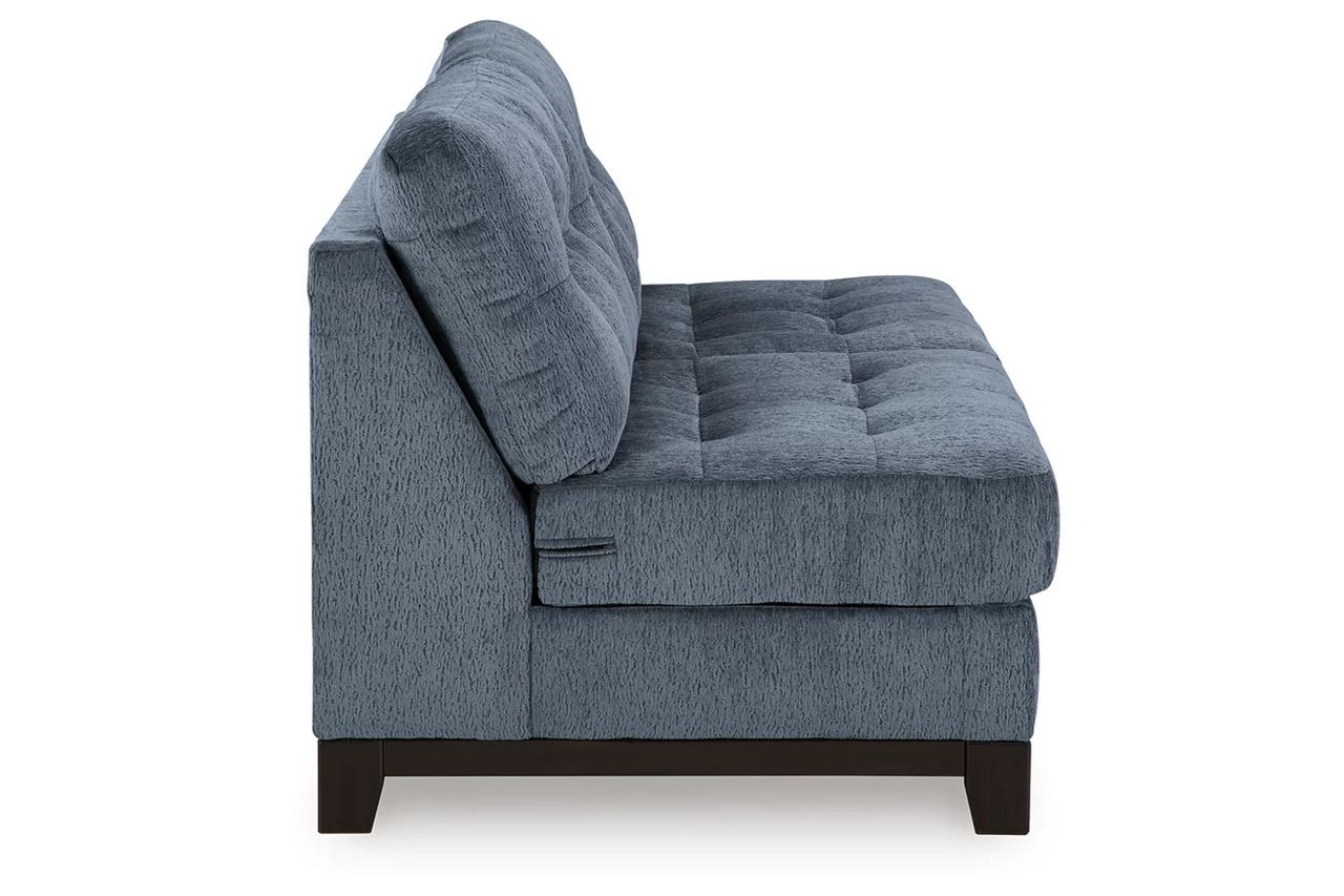Maxon Place 3-Piece Sectional with Chaise In Navy 33003S2