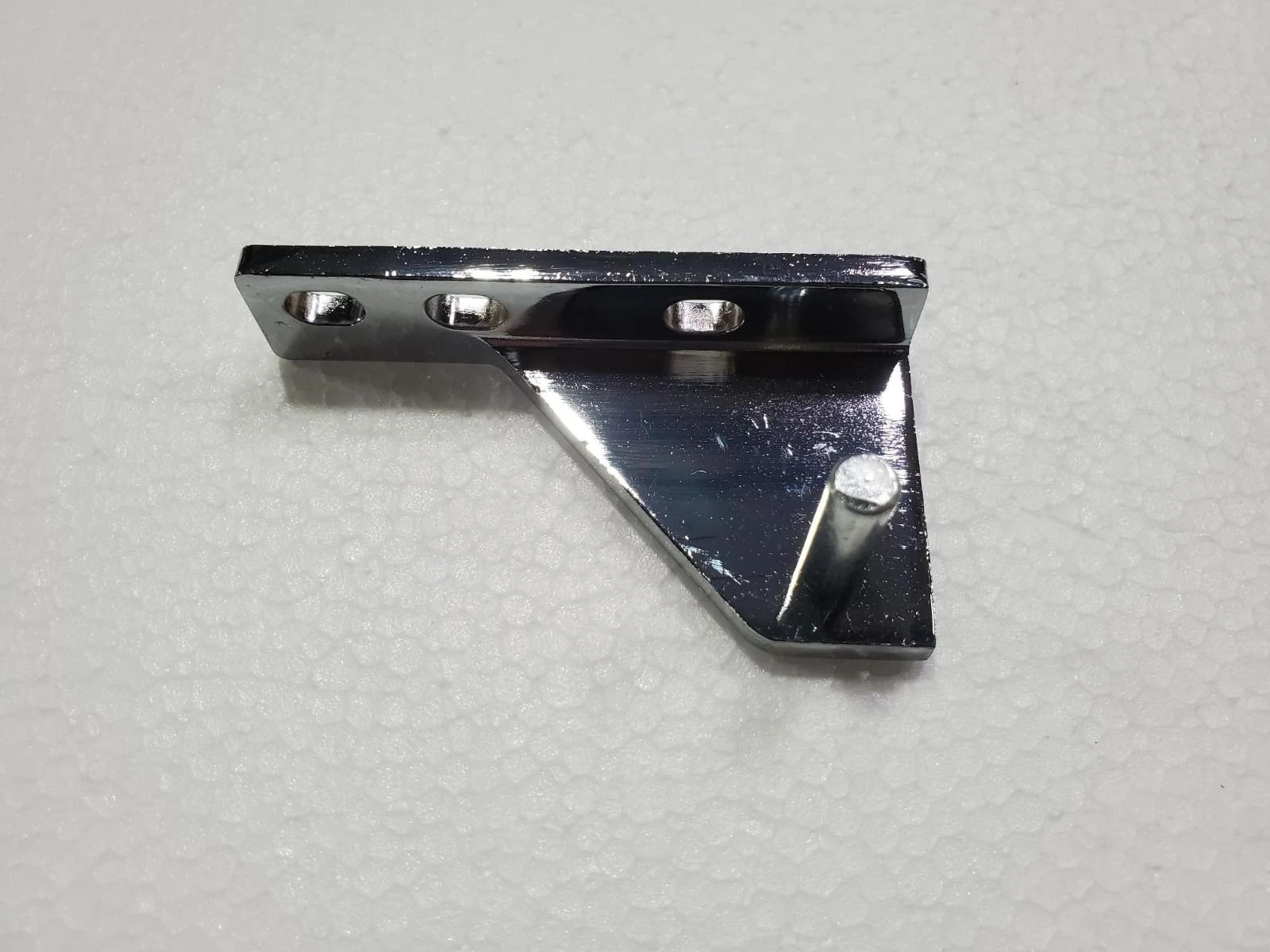 Upper Left Hinge 48R05