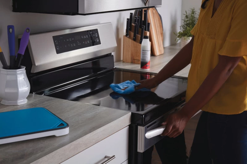 ReadyClean™ Glass and Ceramic Cooktop Cleaner 5304508690