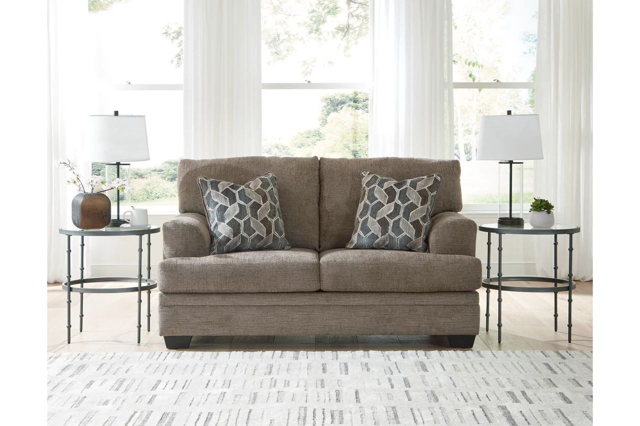 Stonemeade Living Room Set In Nutmeg 59505U1