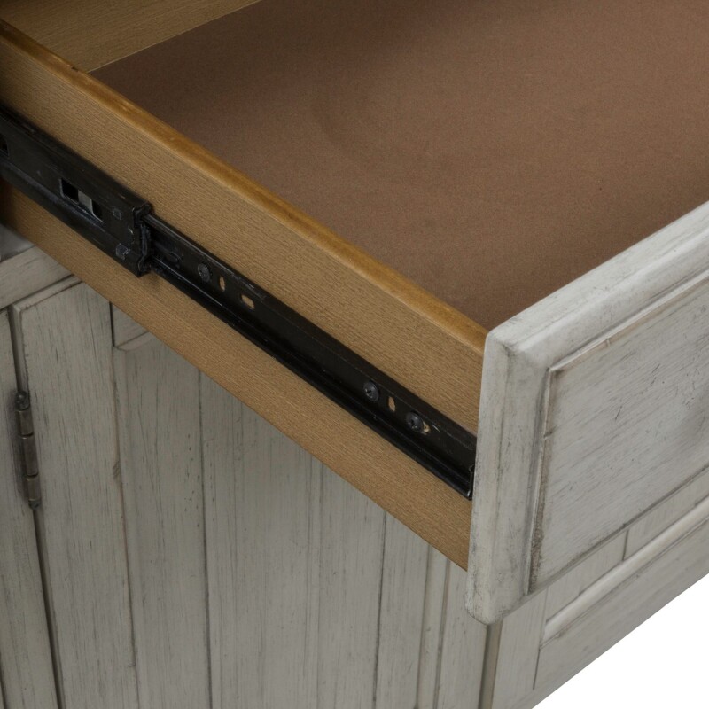 Farmhouse Reimagined Server 652SR6838