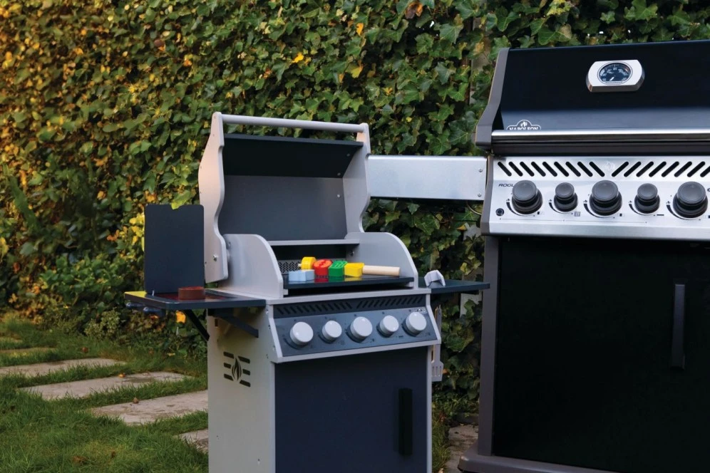 Mini BBQ for kids Your first barbecue should always be a Napoleon. 70188