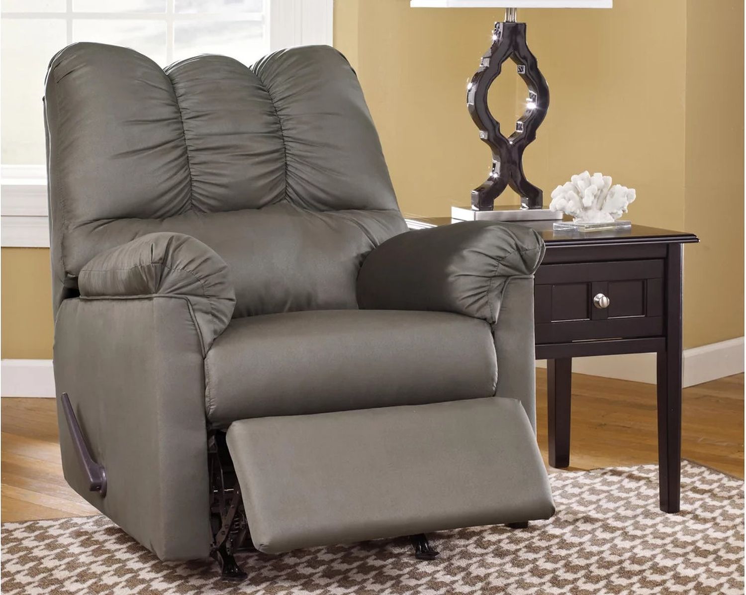 Darcy Rocker Recliner In Cobblestone 7500525