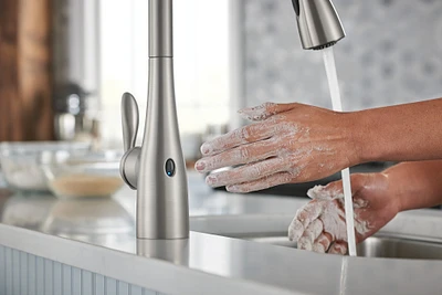 Arbor MotionSense Wave One-Handle Pulldown Touchless Kitchen Faucet 7594EWORB
