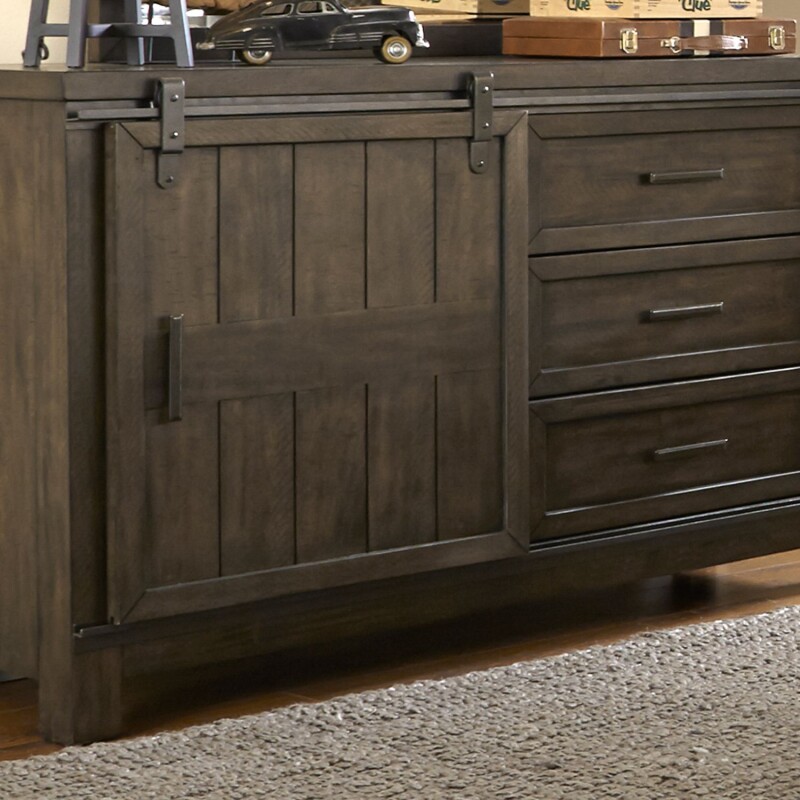 Thornwood Hills Dresser & Mirror 759YBRDM