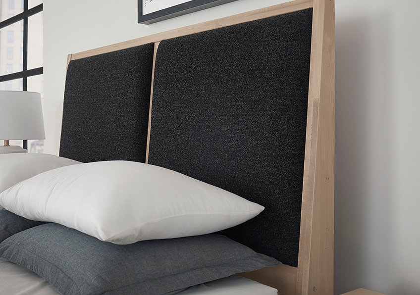 Woodbridge Upholstered Bed With Storage -black in Queen - 822-551-053-050B-502-555 822551053050B502555